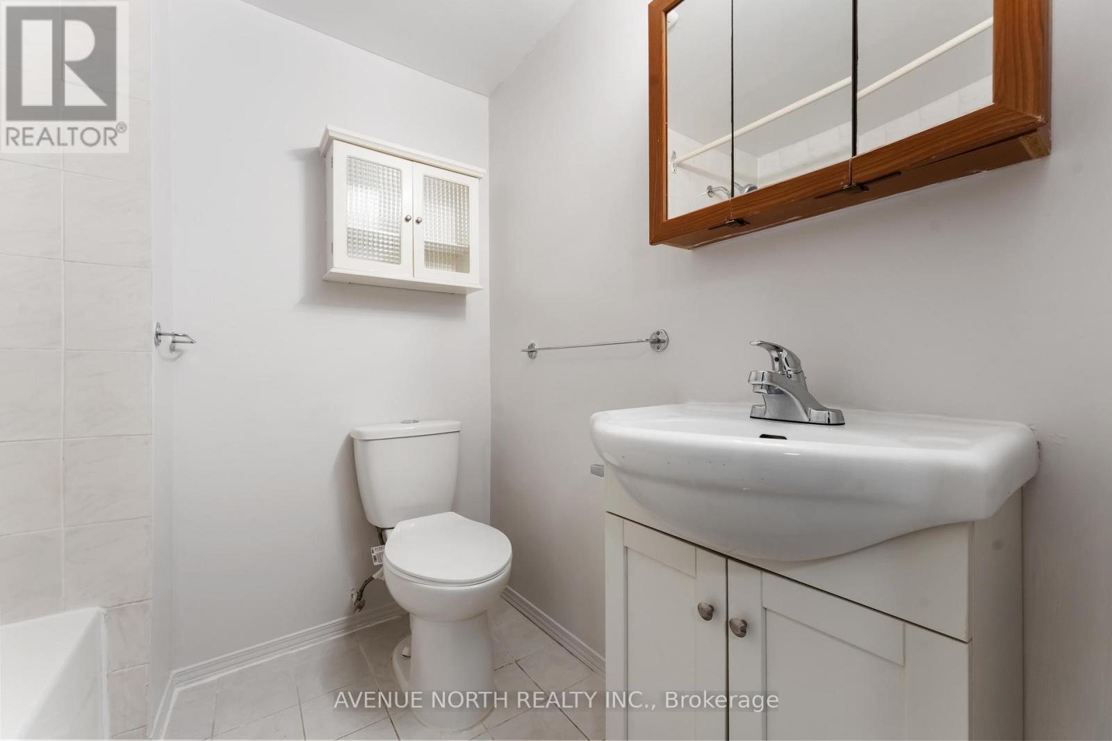 2178 Erinbrook Crescent, Ottawa, Ontario  K1B 4J4 - Photo 25 - X12402411