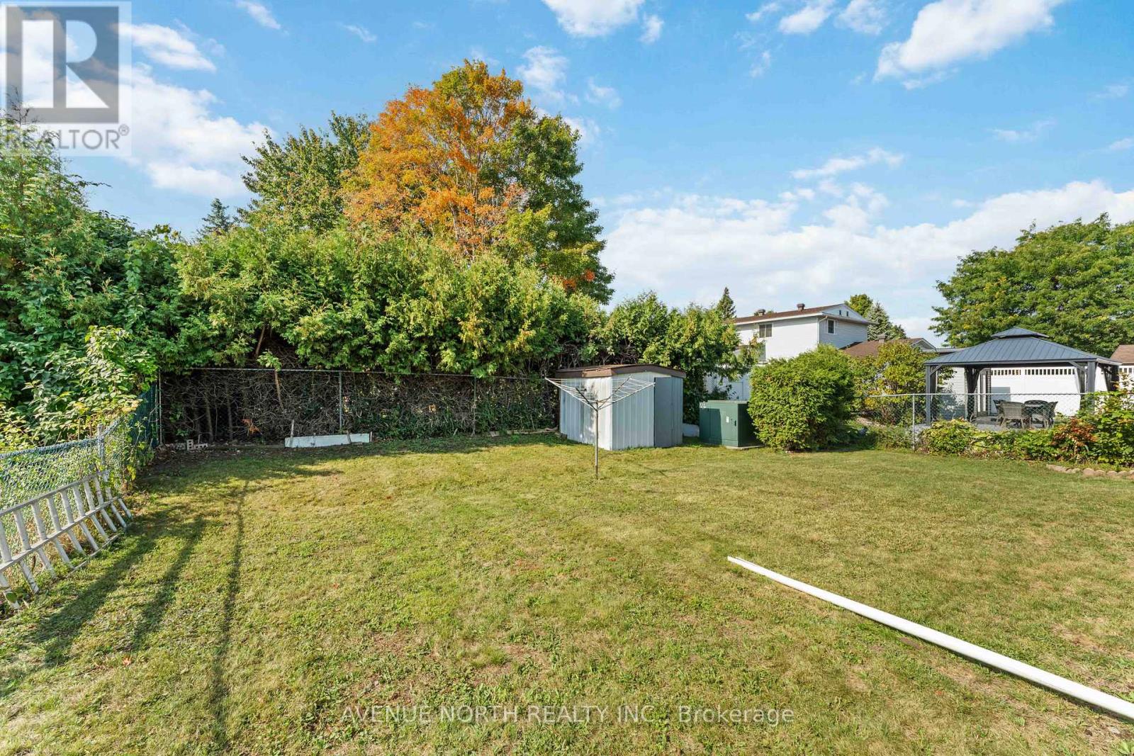 2178 Erinbrook Crescent, Ottawa, Ontario  K1B 4J4 - Photo 28 - X12402411