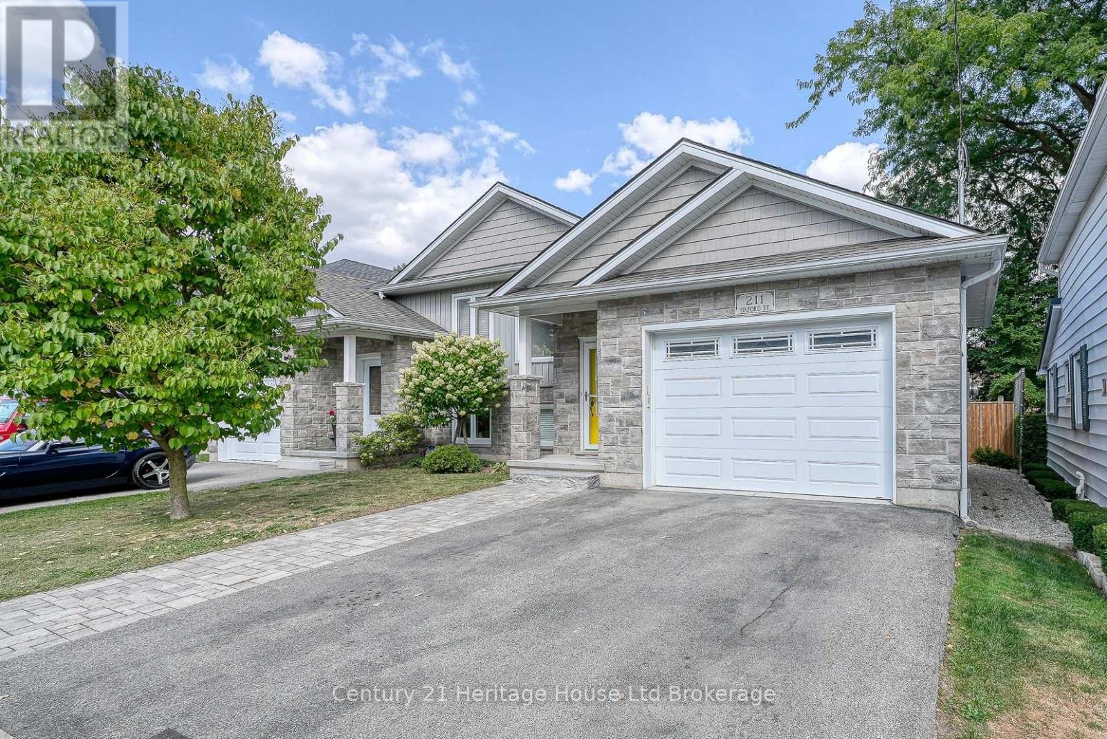 211 Oxford Street, Ingersoll, Ontario  N5C 2V8 - Photo 1 - X12402422