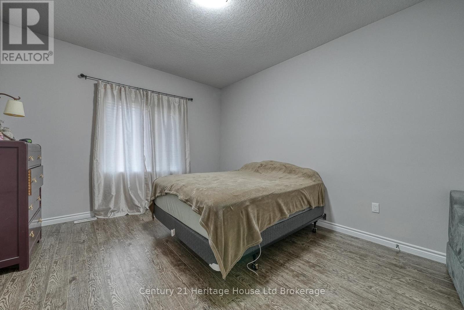211 Oxford Street, Ingersoll, Ontario  N5C 2V8 - Photo 21 - X12402422
