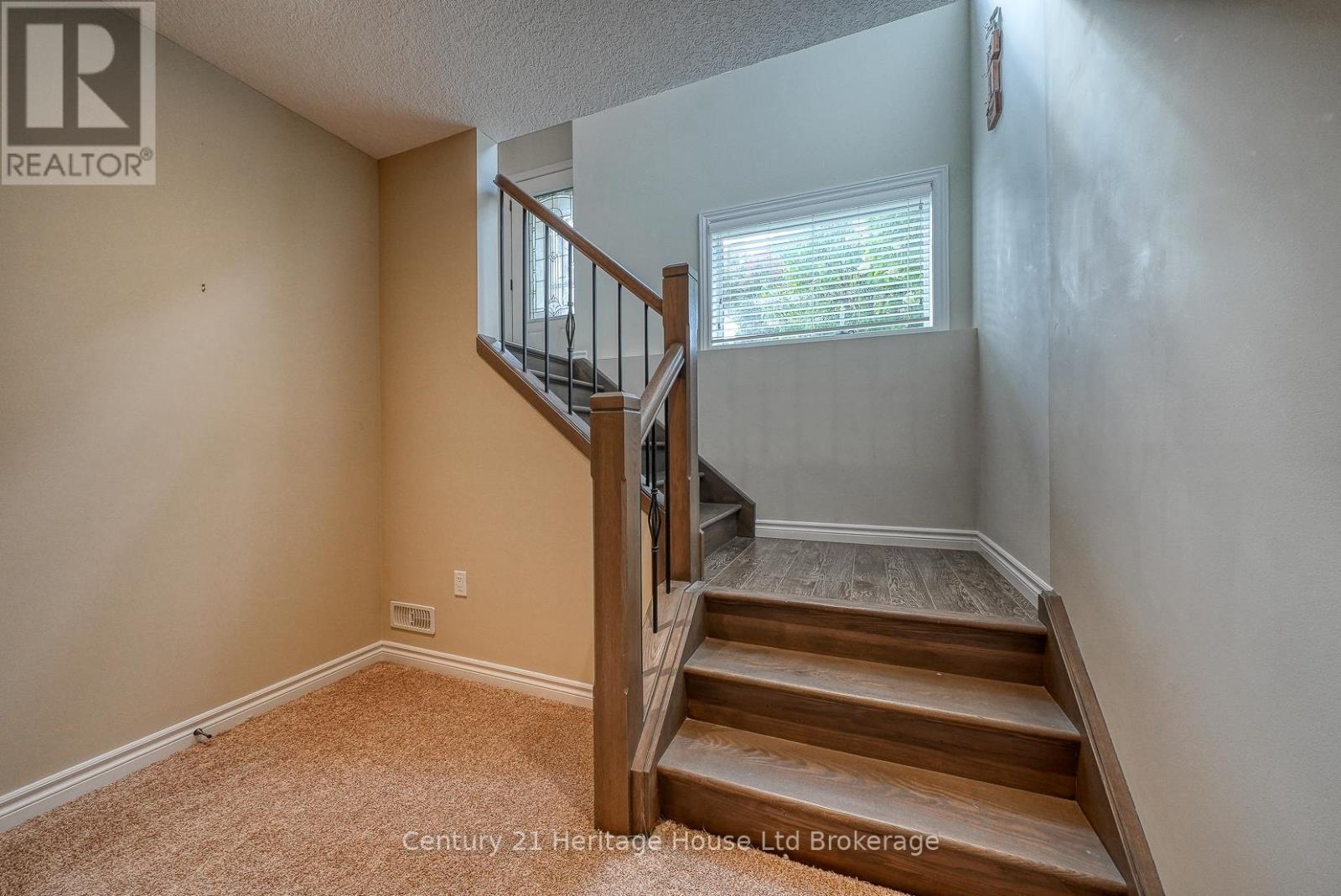 211 Oxford Street, Ingersoll, Ontario  N5C 2V8 - Photo 23 - X12402422