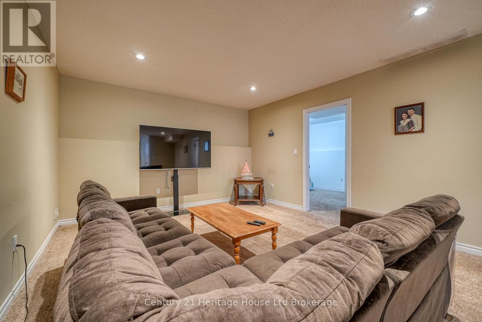 211 Oxford Street, Ingersoll, Ontario  N5C 2V8 - Photo 29 - X12402422