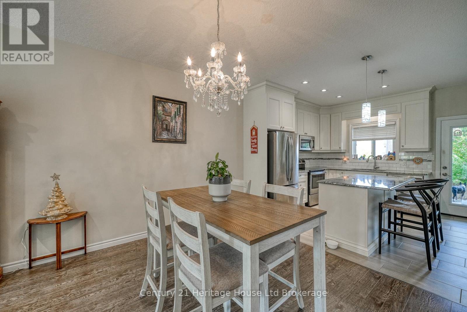 211 Oxford Street, Ingersoll, Ontario  N5C 2V8 - Photo 8 - X12402422