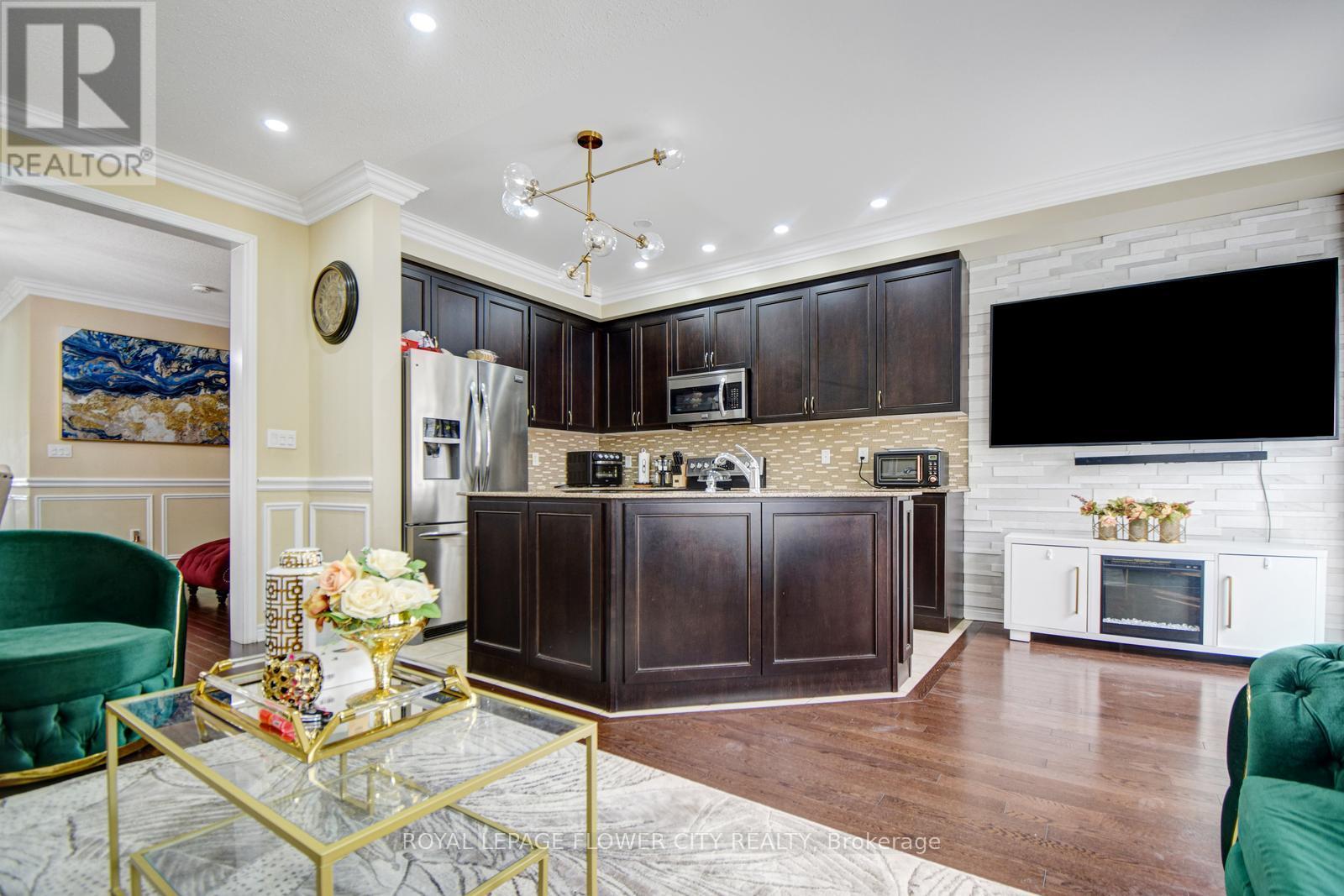 25 Padbury Trail, Brampton, Ontario  L7A 4V2 - Photo 16 - W12402420