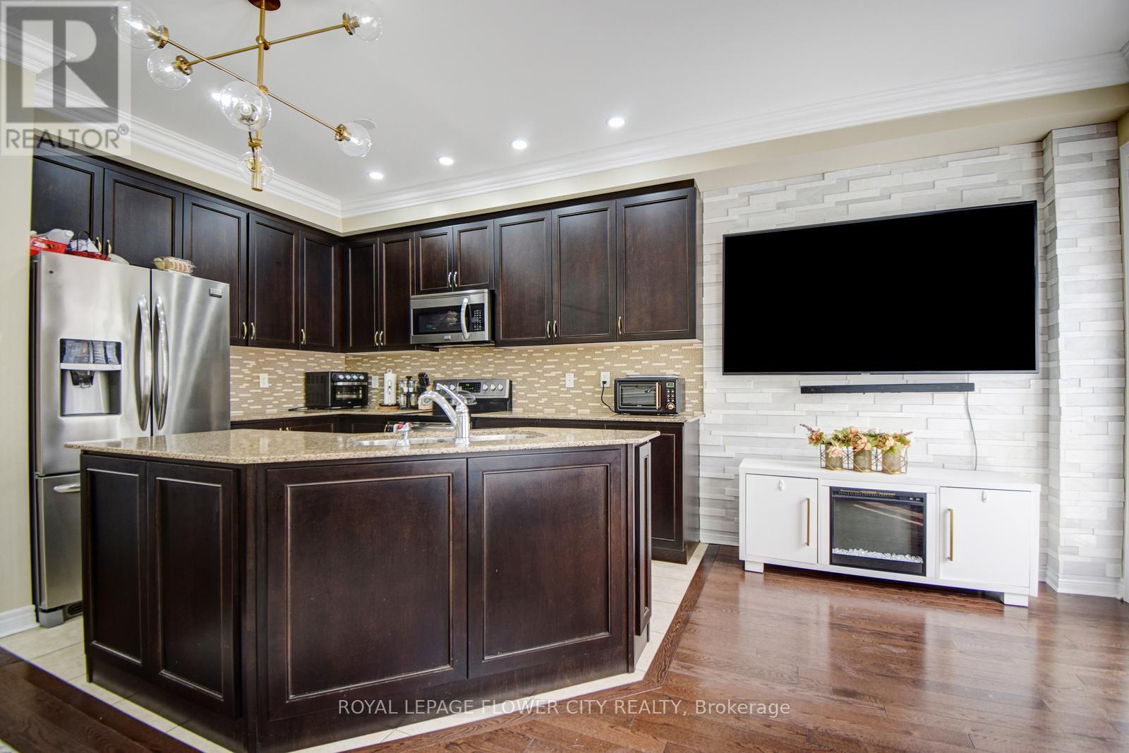 25 Padbury Trail, Brampton, Ontario  L7A 4V2 - Photo 18 - W12402420