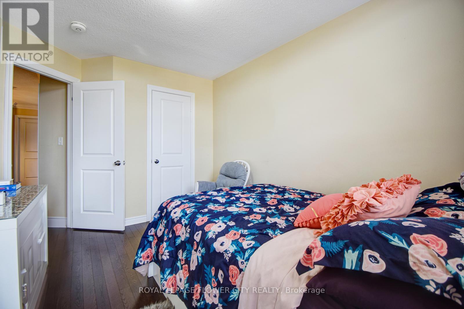 25 Padbury Trail, Brampton, Ontario  L7A 4V2 - Photo 28 - W12402420