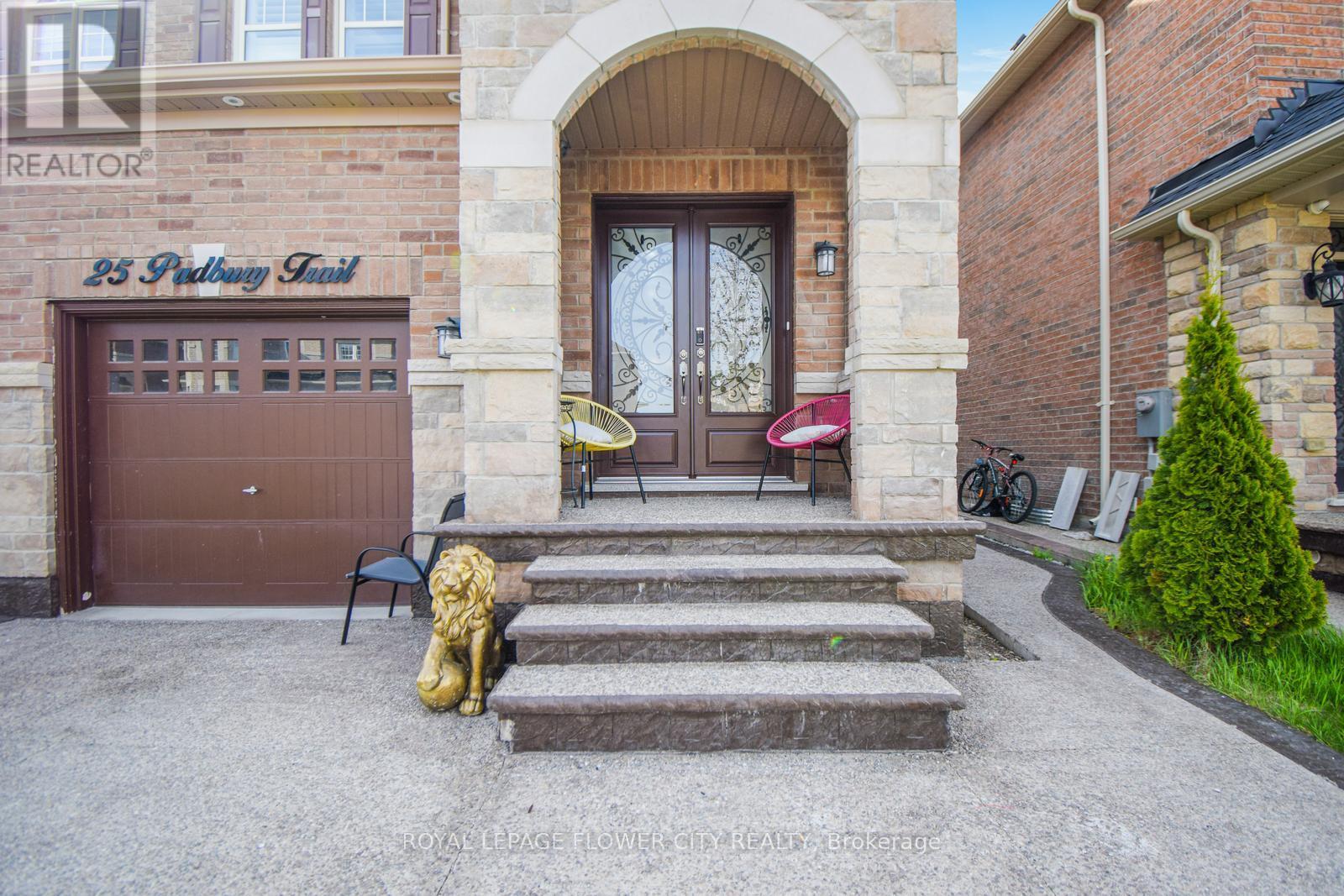 25 Padbury Trail, Brampton, Ontario  L7A 4V2 - Photo 4 - W12402420