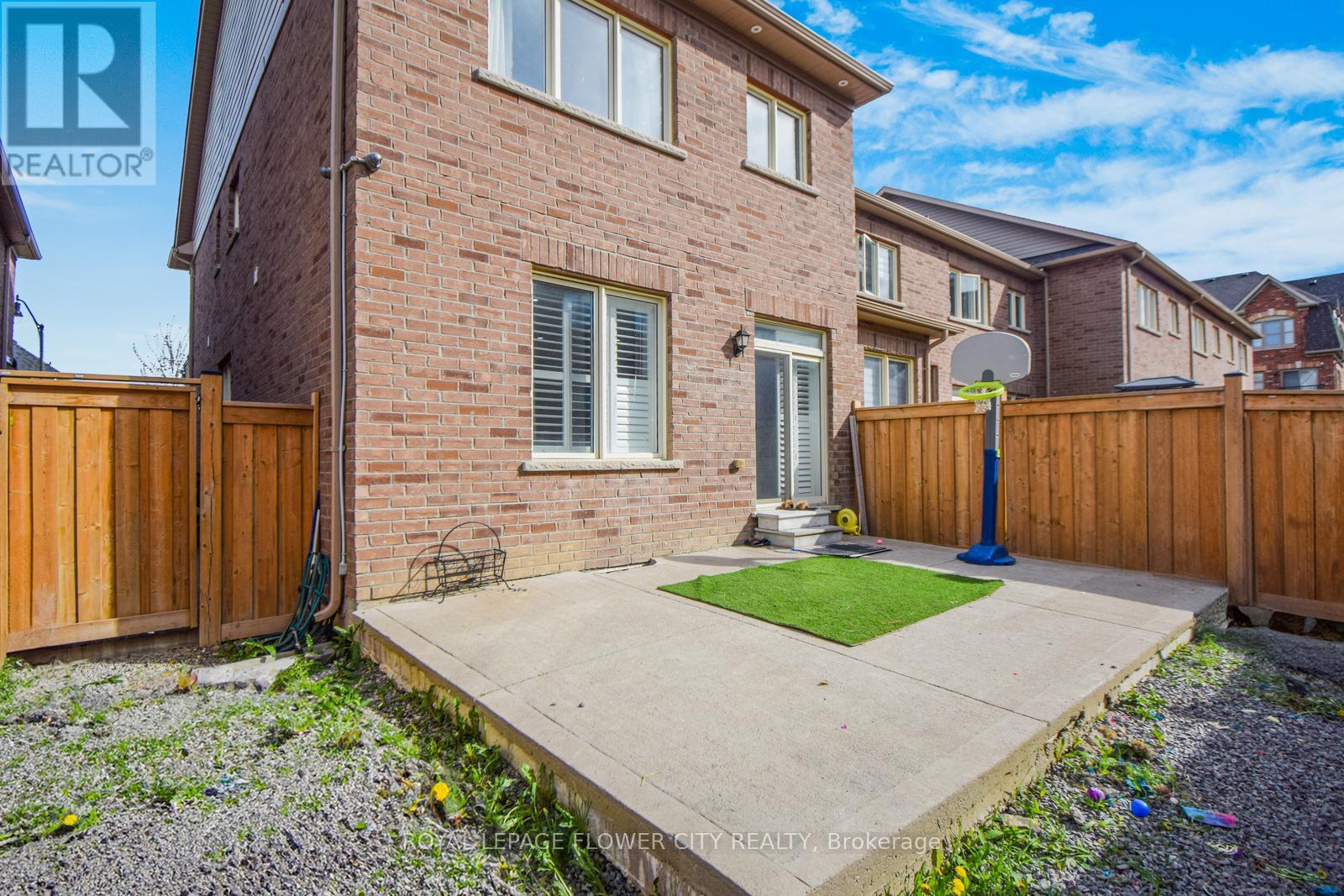 25 Padbury Trail, Brampton, Ontario  L7A 4V2 - Photo 47 - W12402420