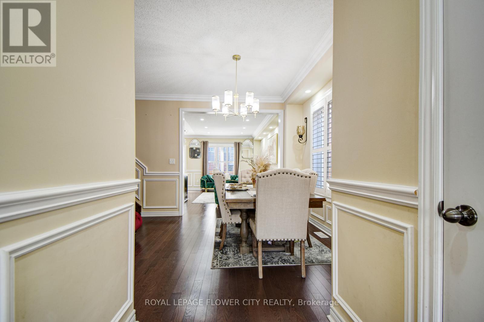 25 Padbury Trail, Brampton, Ontario  L7A 4V2 - Photo 8 - W12402420