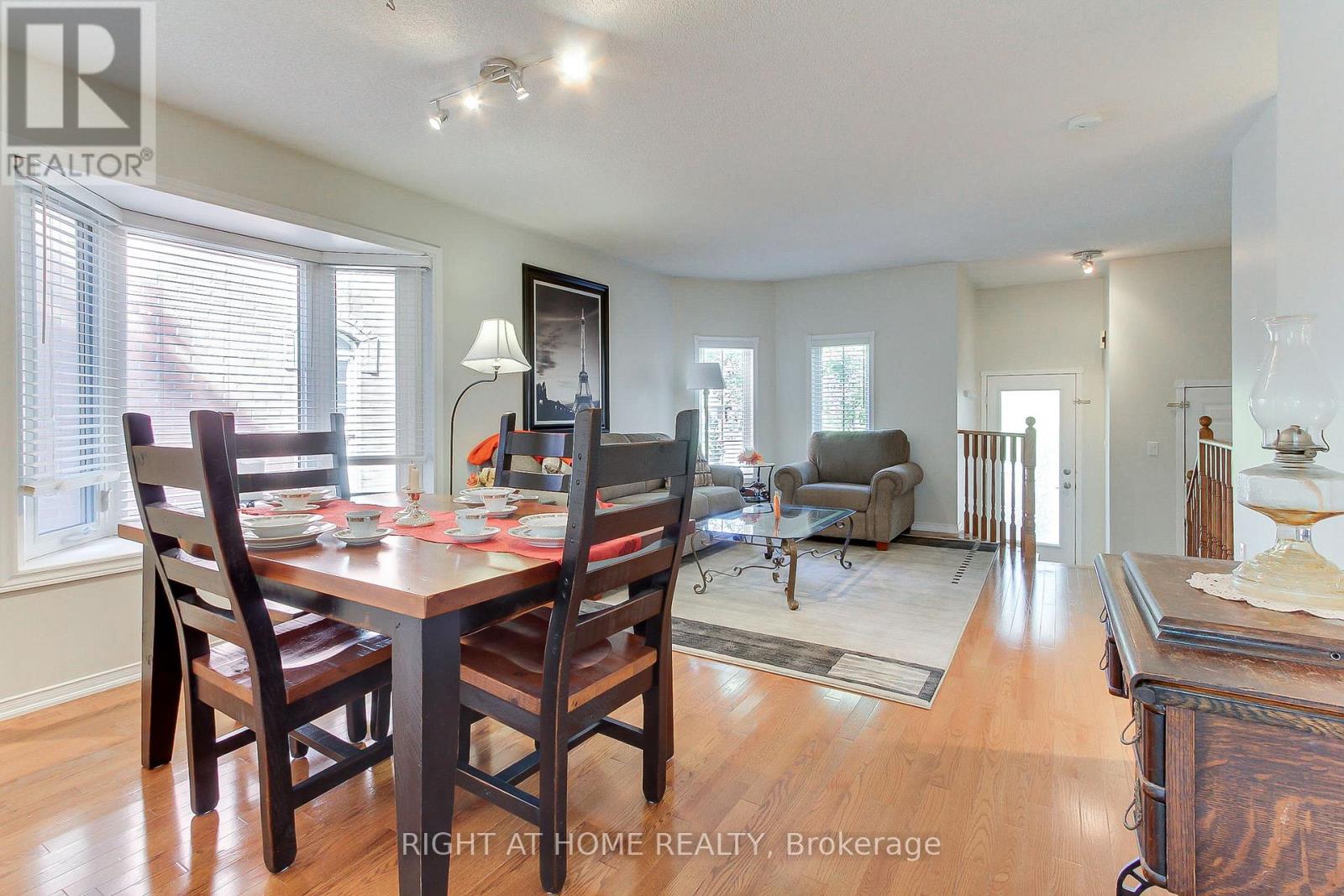 290 Clearmeadow Boulevard, Newmarket, Ontario  L3X 2C6 - Photo 12 - N12402423