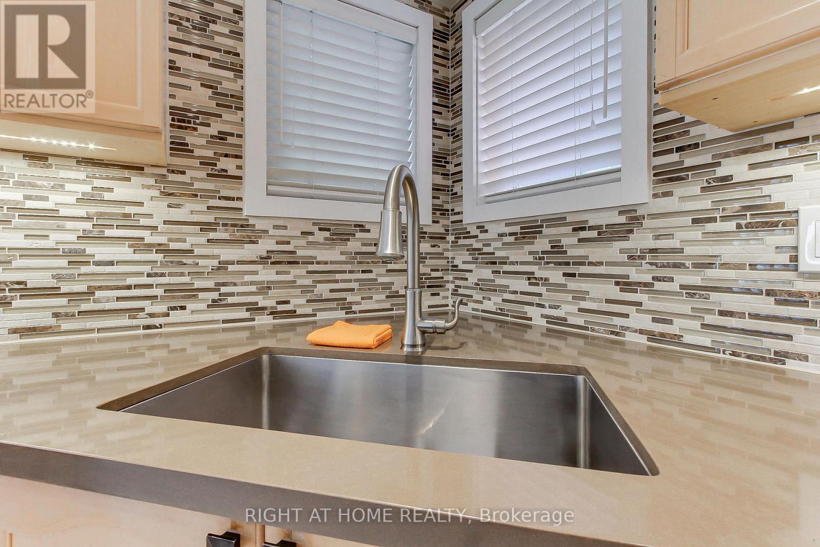 290 Clearmeadow Boulevard, Newmarket, Ontario  L3X 2C6 - Photo 16 - N12402423