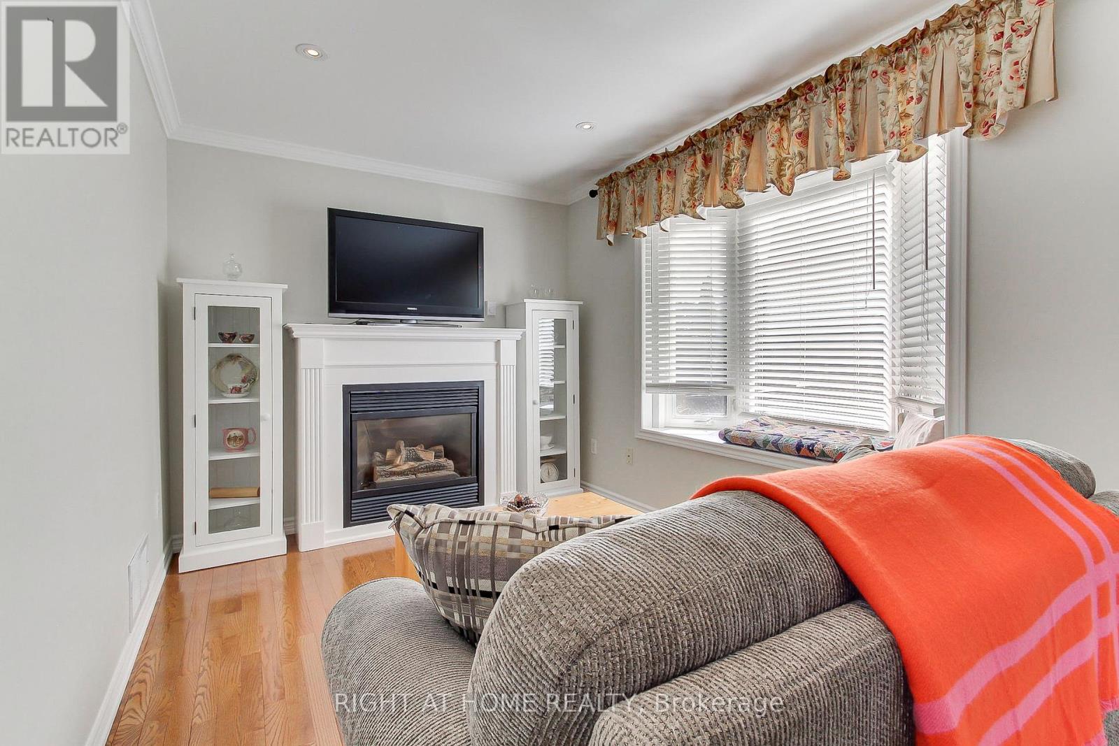 290 Clearmeadow Boulevard, Newmarket, Ontario  L3X 2C6 - Photo 20 - N12402423