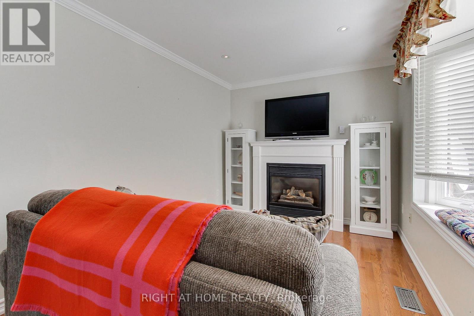 290 Clearmeadow Boulevard, Newmarket, Ontario  L3X 2C6 - Photo 21 - N12402423