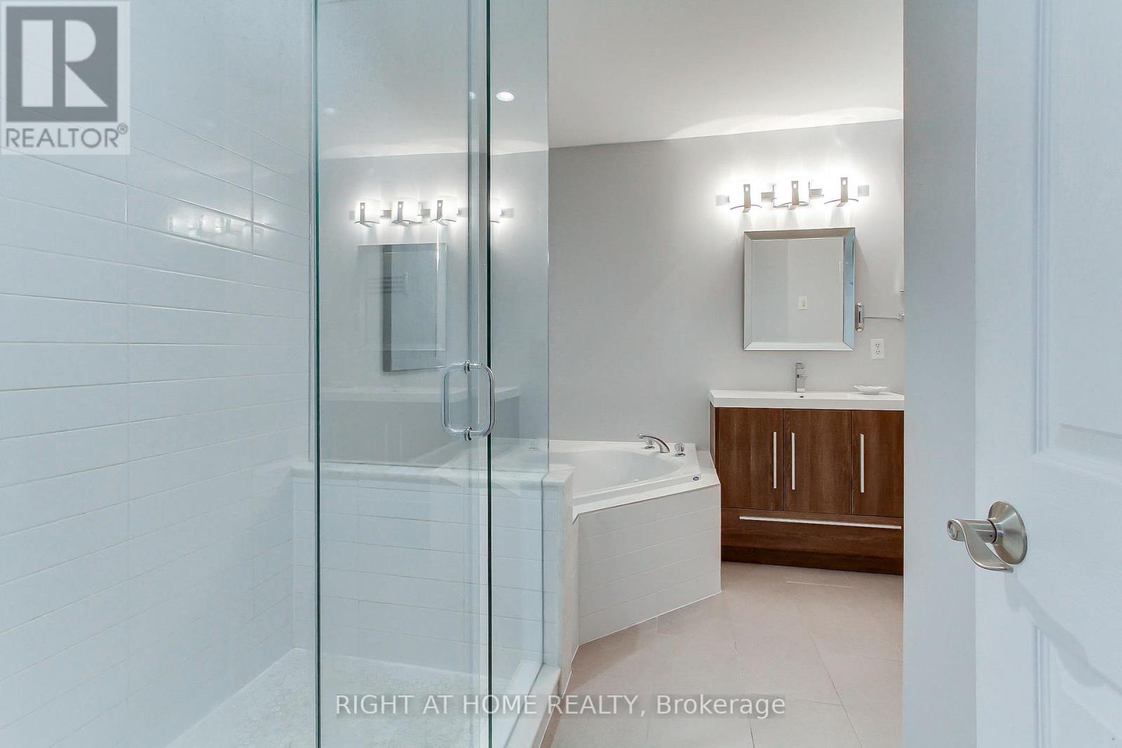 290 Clearmeadow Boulevard, Newmarket, Ontario  L3X 2C6 - Photo 26 - N12402423