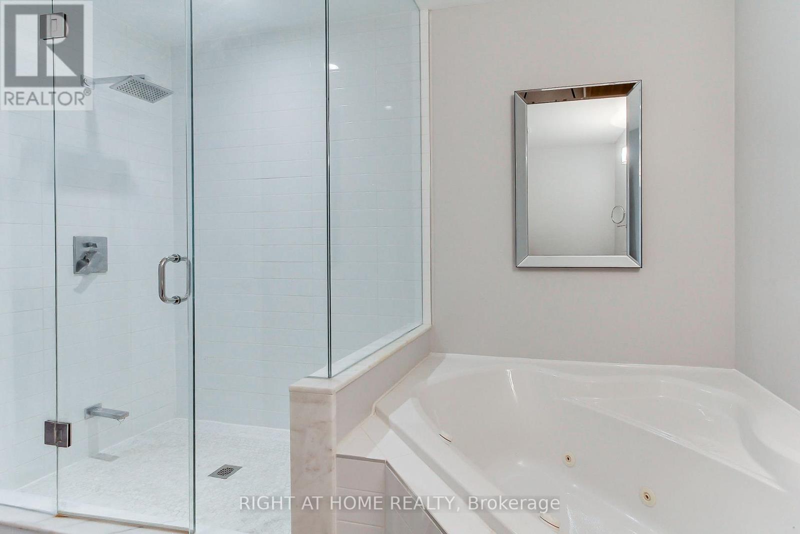 290 Clearmeadow Boulevard, Newmarket, Ontario  L3X 2C6 - Photo 28 - N12402423