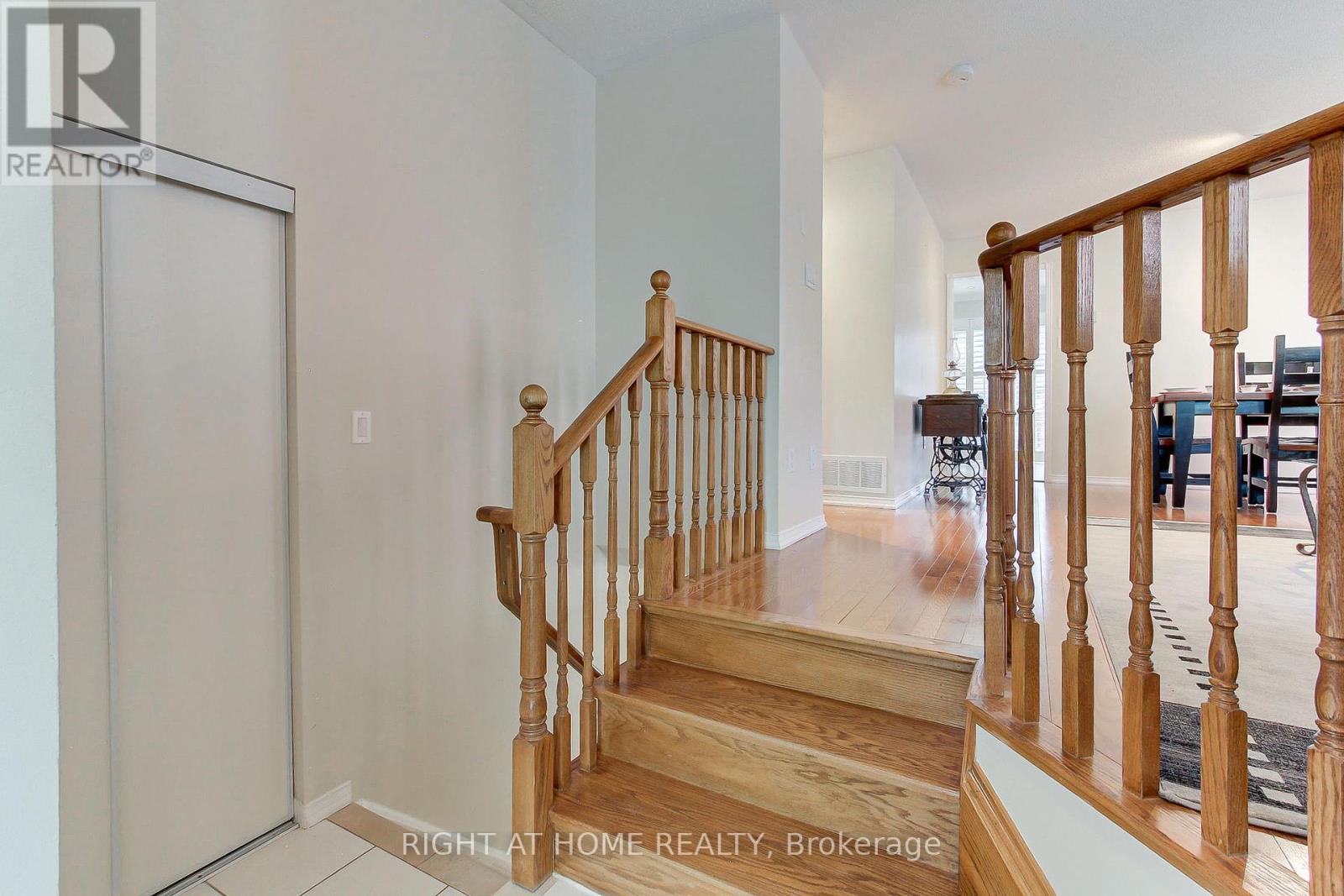 290 Clearmeadow Boulevard, Newmarket, Ontario  L3X 2C6 - Photo 32 - N12402423