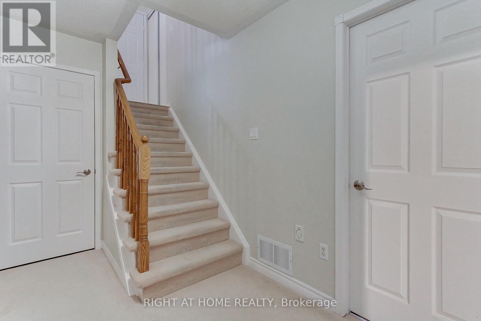 290 Clearmeadow Boulevard, Newmarket, Ontario  L3X 2C6 - Photo 33 - N12402423