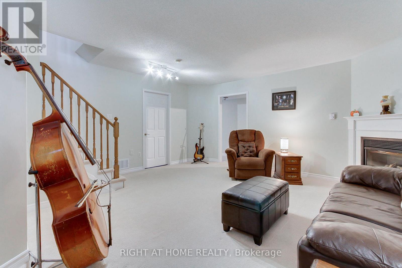 290 Clearmeadow Boulevard, Newmarket, Ontario  L3X 2C6 - Photo 36 - N12402423