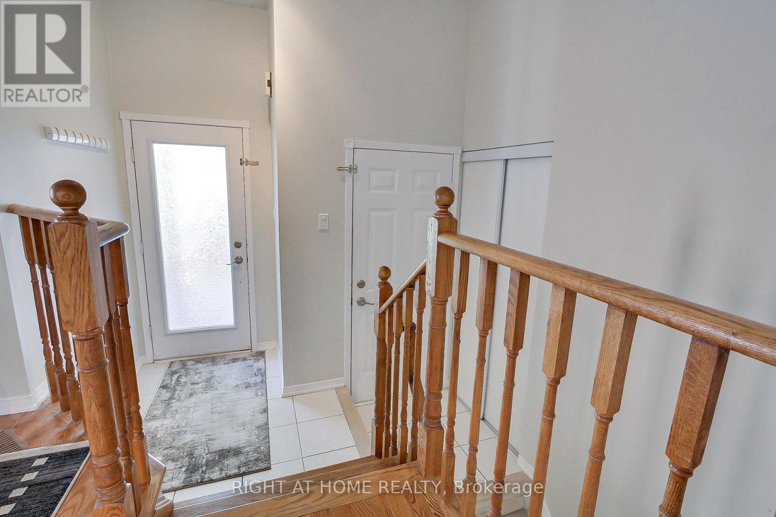 290 Clearmeadow Boulevard, Newmarket, Ontario  L3X 2C6 - Photo 6 - N12402423