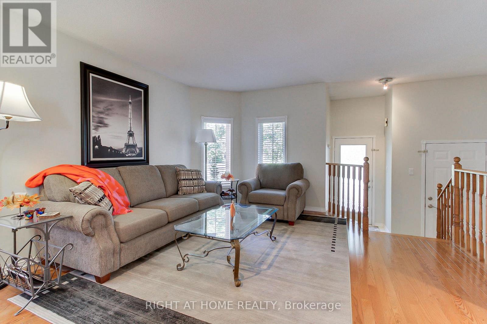 290 Clearmeadow Boulevard, Newmarket, Ontario  L3X 2C6 - Photo 7 - N12402423