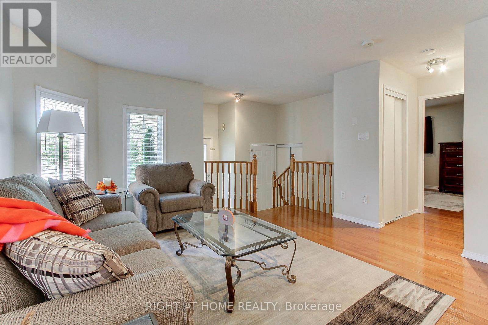 290 Clearmeadow Boulevard, Newmarket, Ontario  L3X 2C6 - Photo 8 - N12402423