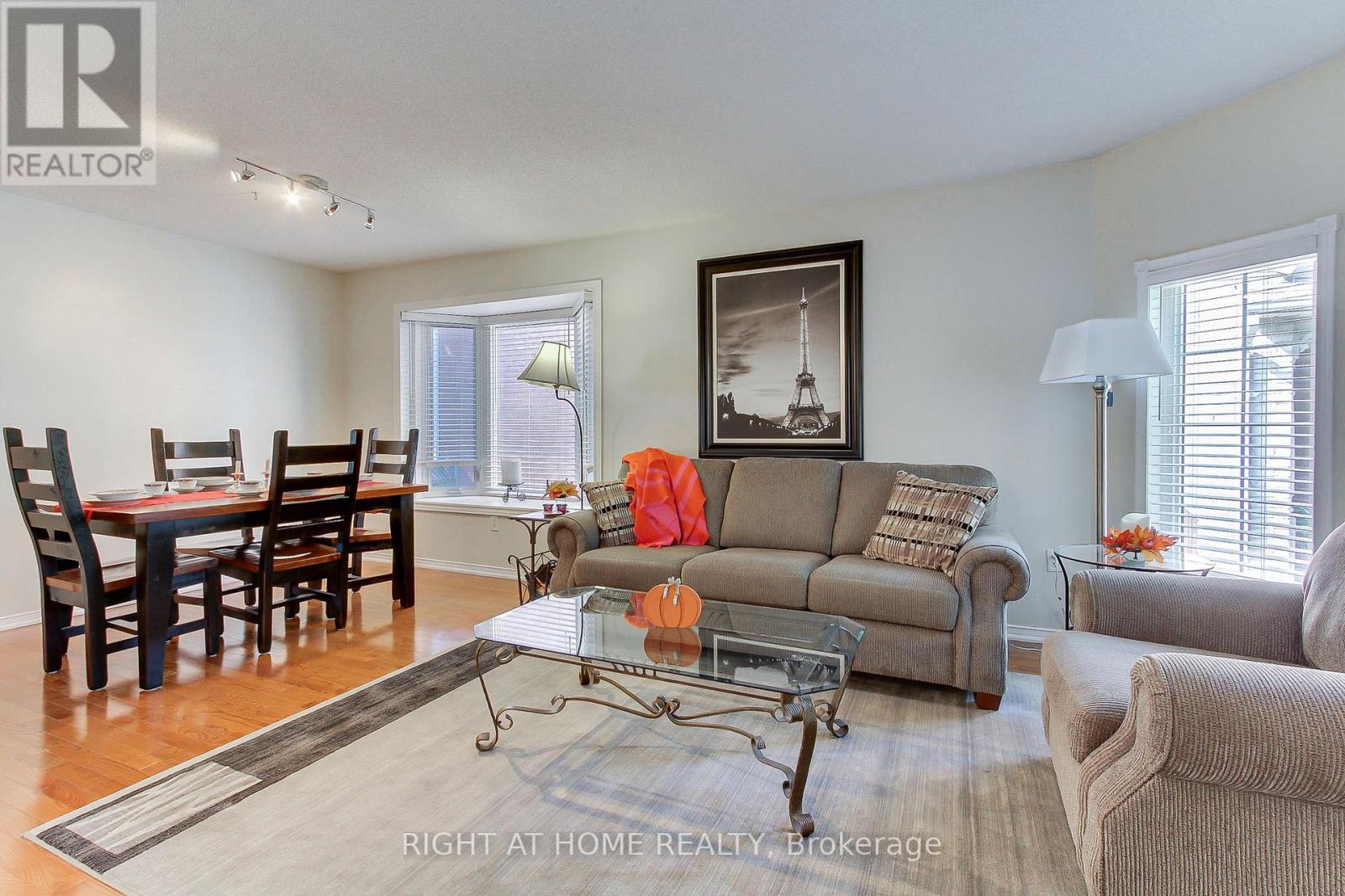 290 Clearmeadow Boulevard, Newmarket, Ontario  L3X 2C6 - Photo 9 - N12402423