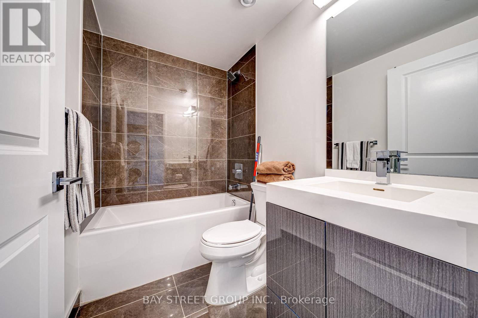 3809 - 251 Jarvis Street, Toronto (Church-Yonge Corridor), Ontario  M5B 0C3 - Photo 5 - C12402437