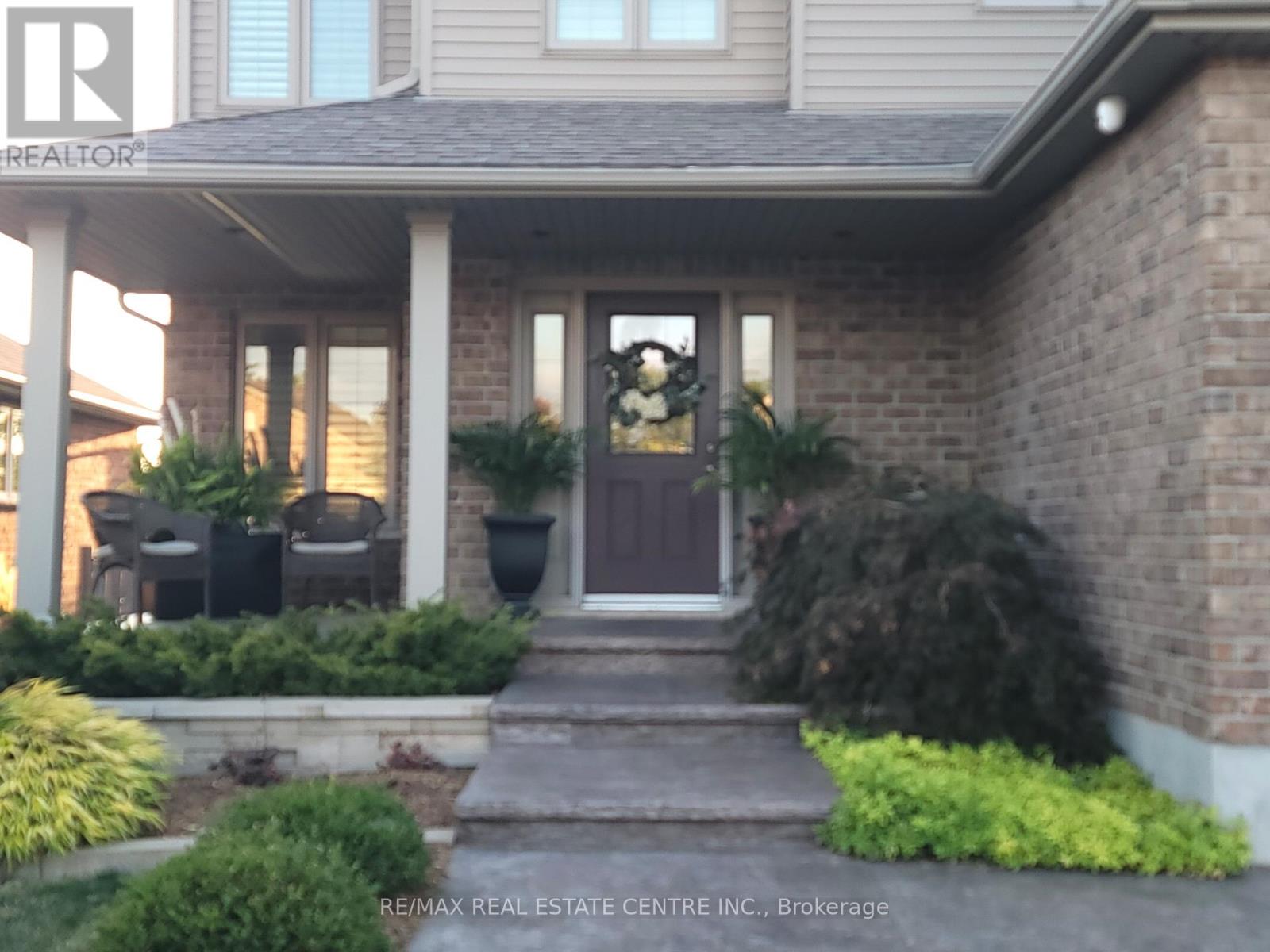 135 Gerber Meadows Drive, Wellesley, Ontario  N0B 2T0 - Photo 5 - X12402434
