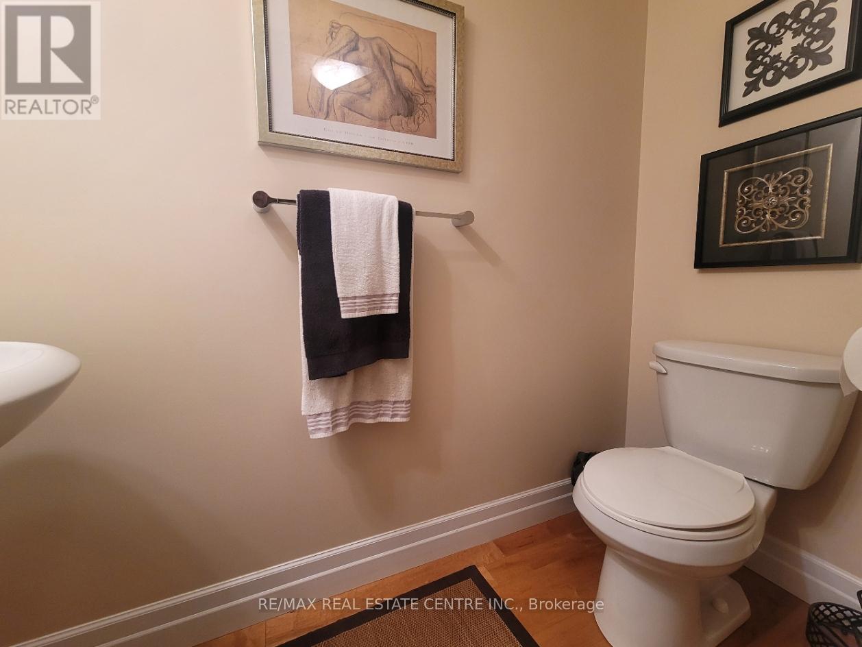 135 Gerber Meadows Drive, Wellesley, Ontario  N0B 2T0 - Photo 9 - X12402434