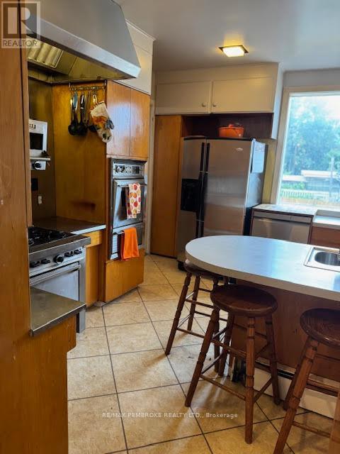 6 True Love Street, Whitewater Region, Ontario  K0J 1K0 - Photo 3 - X12402440