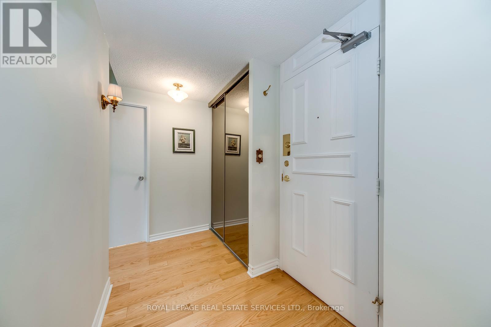 405 - 240 Scarlett Road, Toronto, Ontario  M6N 4X4 - Photo 10 - W12371821