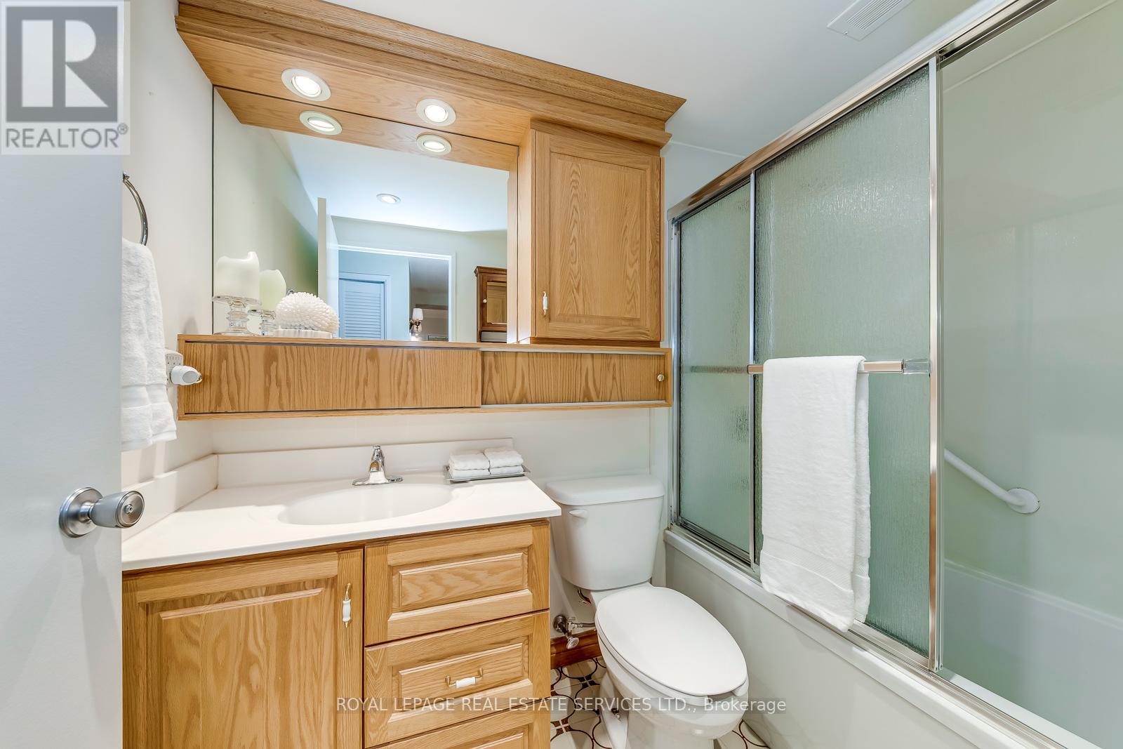 405 - 240 Scarlett Road, Toronto, Ontario  M6N 4X4 - Photo 33 - W12371821