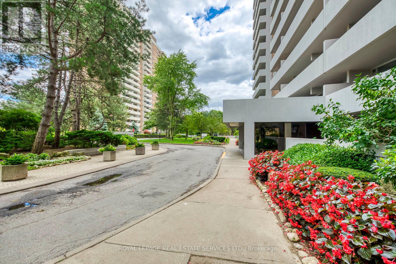 405 - 240 Scarlett Road, Toronto, Ontario  M6N 4X4 - Photo 43 - W12371821