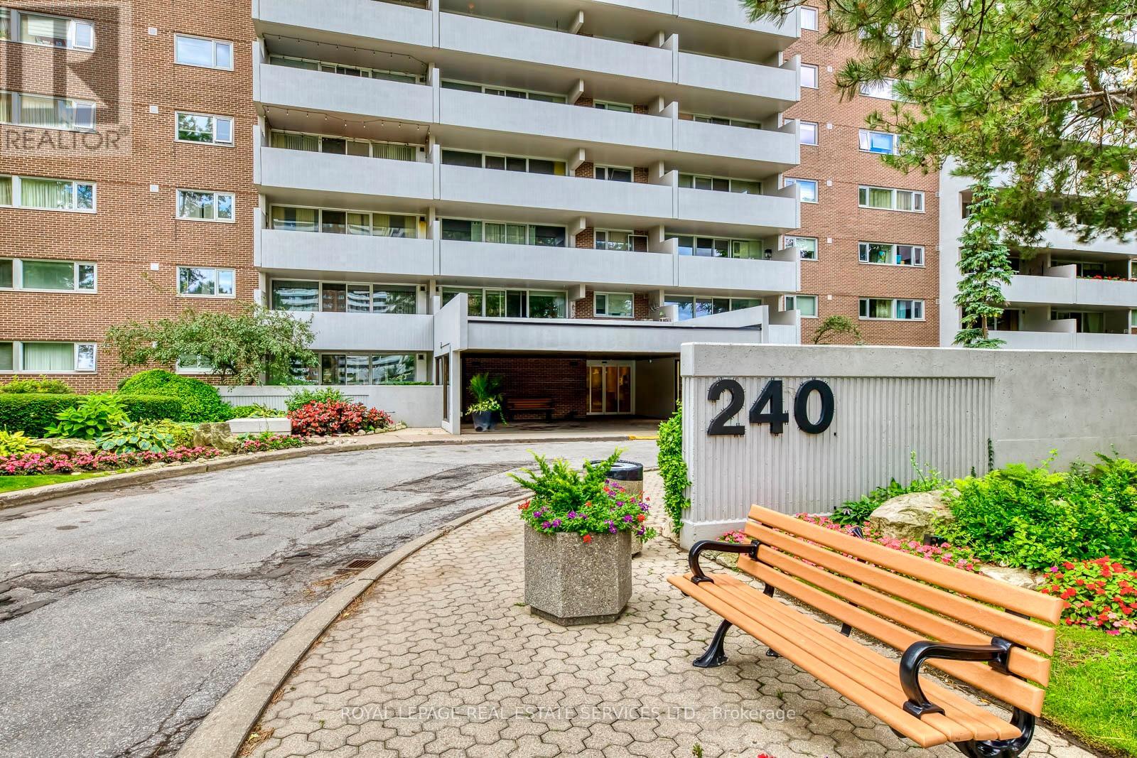 405 - 240 Scarlett Road, Toronto, Ontario  M6N 4X4 - Photo 7 - W12371821