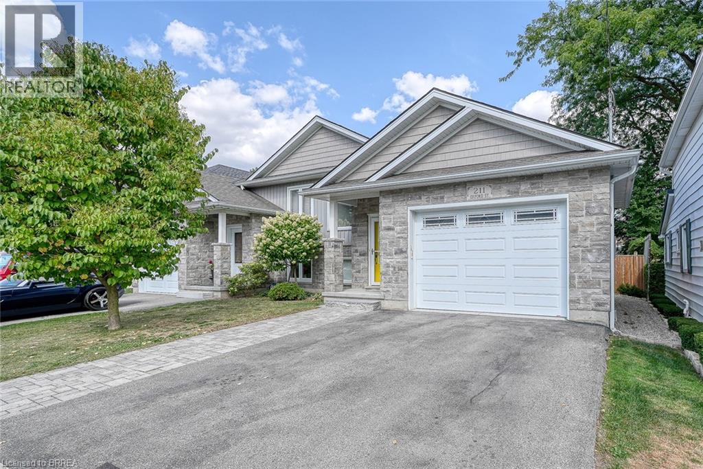 211 Oxford Street, Ingersoll, Ontario  N5C 2V8 - Photo 1 - 40769410