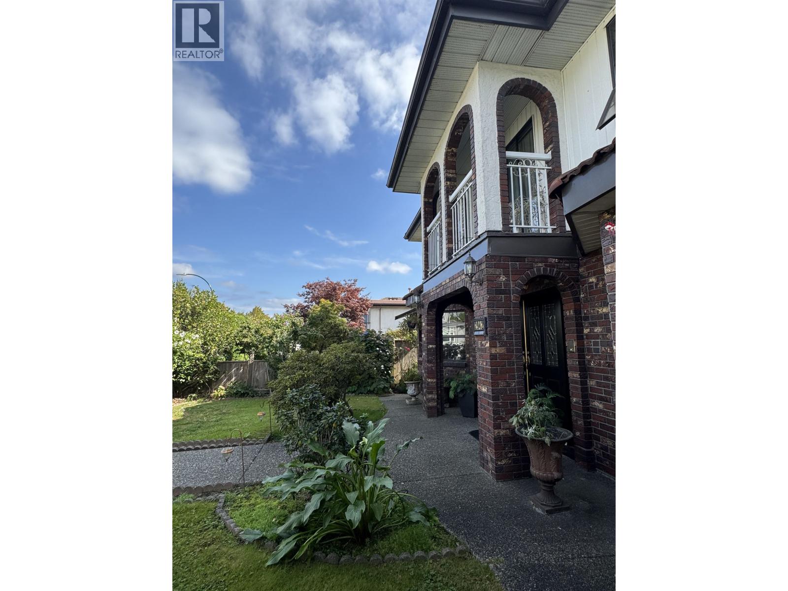 Property at 2942 ADANAC STREET image 3