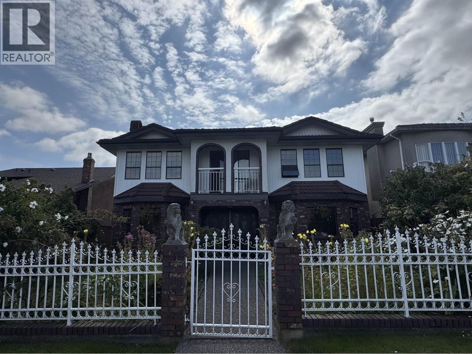 2942 ADANAC STREET, Vancouver, British Columbia