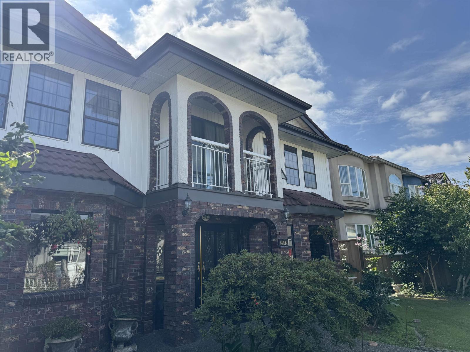 Property at 2942 ADANAC STREET image 2