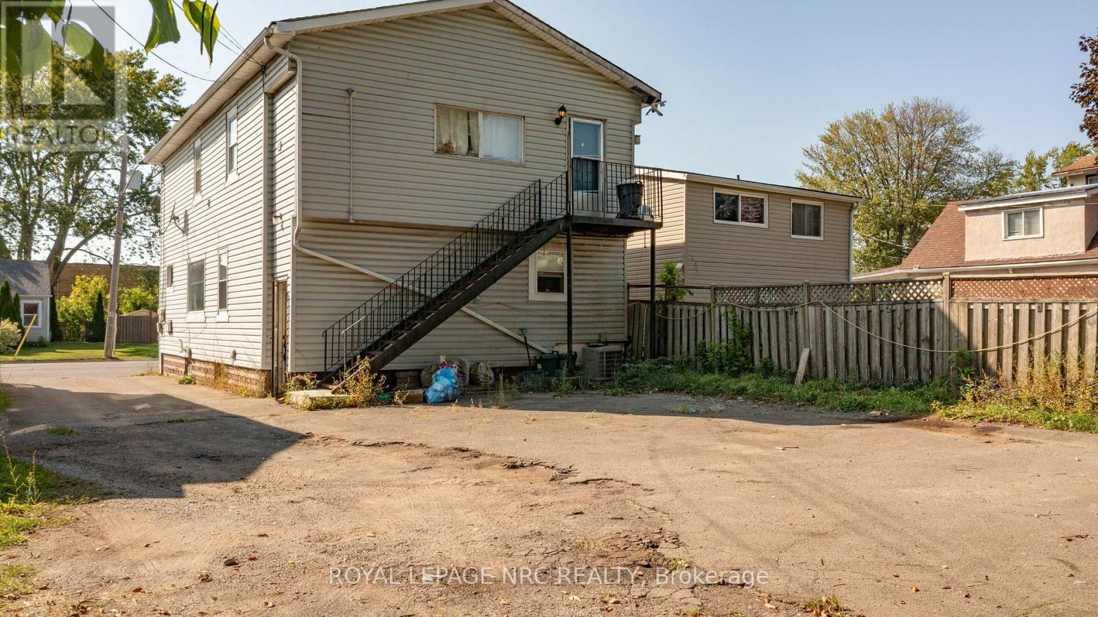358 Crowland Avenue, Welland, Ontario  L3B 1X7 - Photo 12 - X12399227