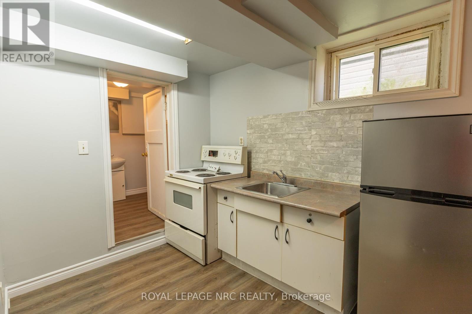358 Crowland Avenue, Welland, Ontario  L3B 1X7 - Photo 18 - X12399227