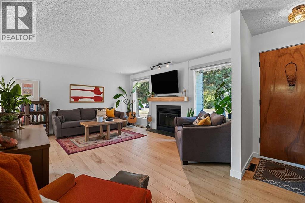 Property at 3527 43 Avenue image 3
