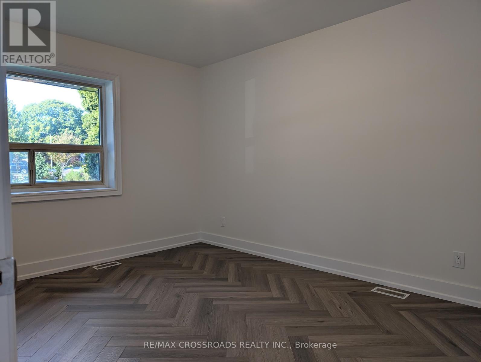 10 Tangmere Road, Toronto, Ontario  M3B 2N1 - Photo 14 - C12402378