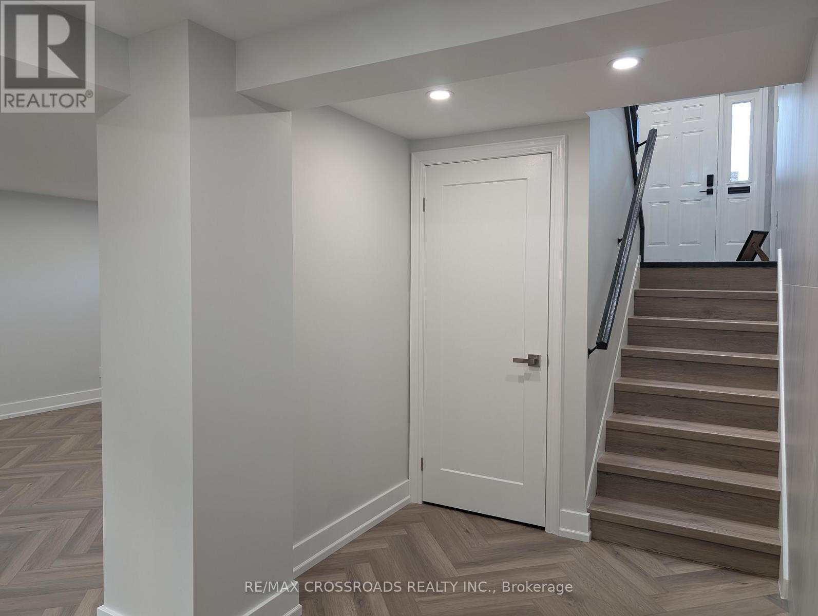 10 Tangmere Road, Toronto, Ontario  M3B 2N1 - Photo 16 - C12402378