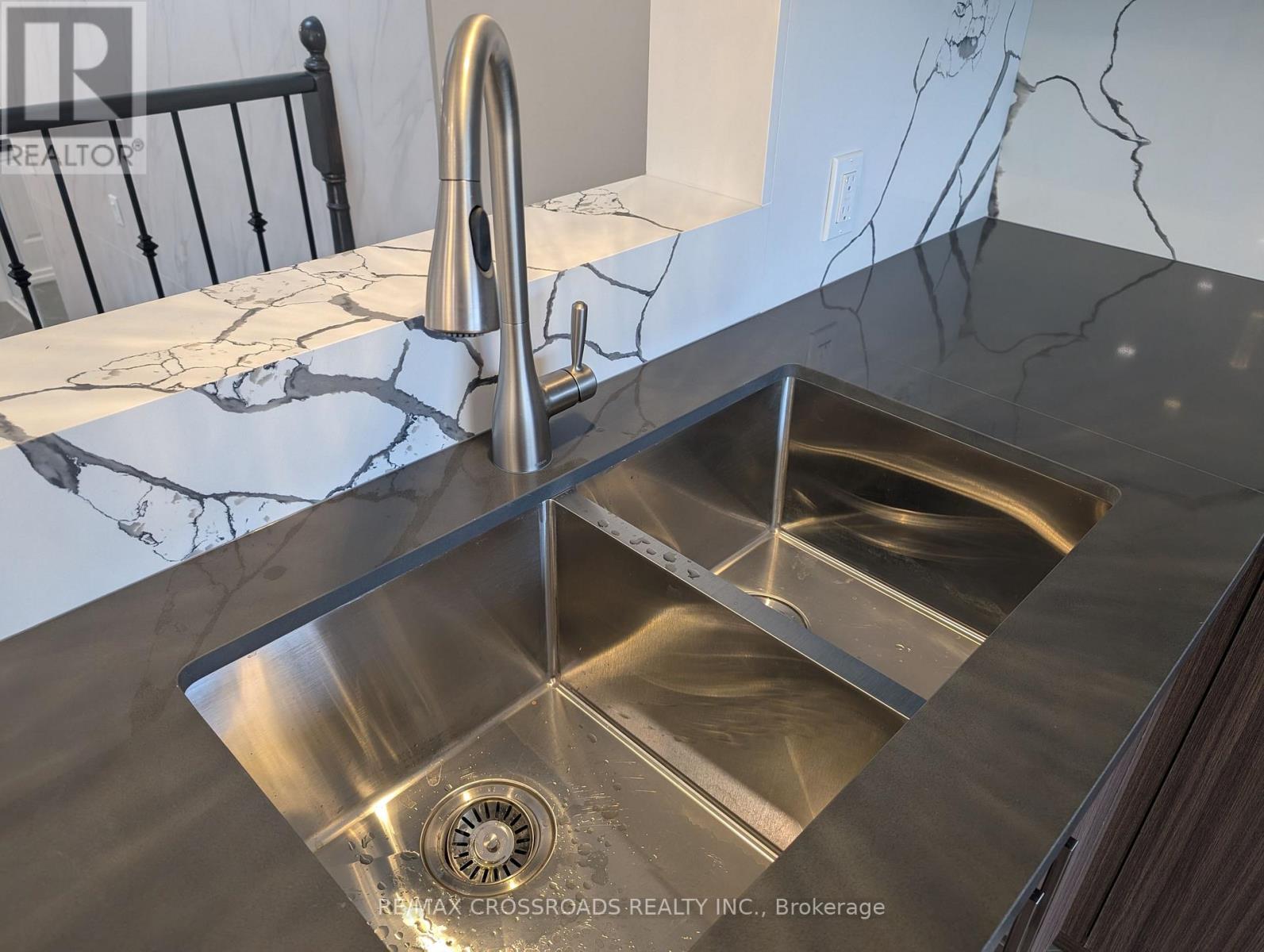 10 Tangmere Road, Toronto, Ontario  M3B 2N1 - Photo 11 - C12402378