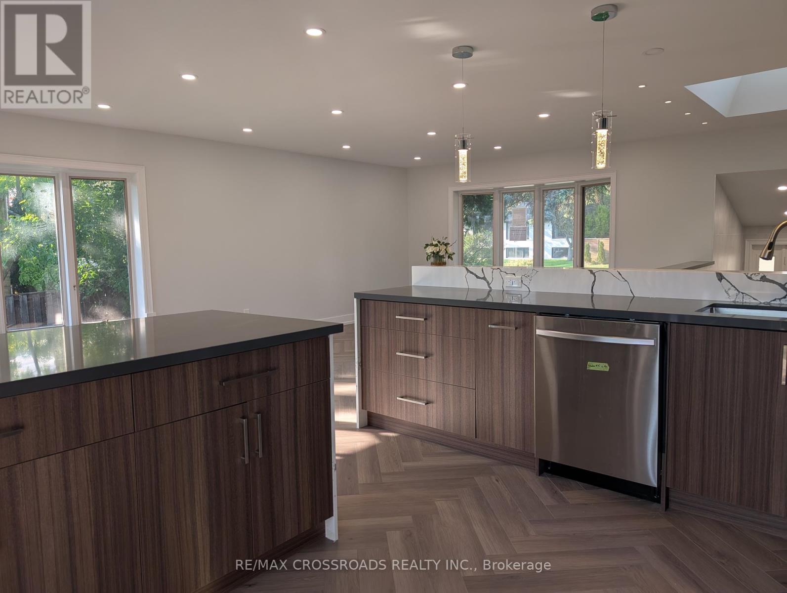 10 Tangmere Road, Toronto, Ontario  M3B 2N1 - Photo 8 - C12402378