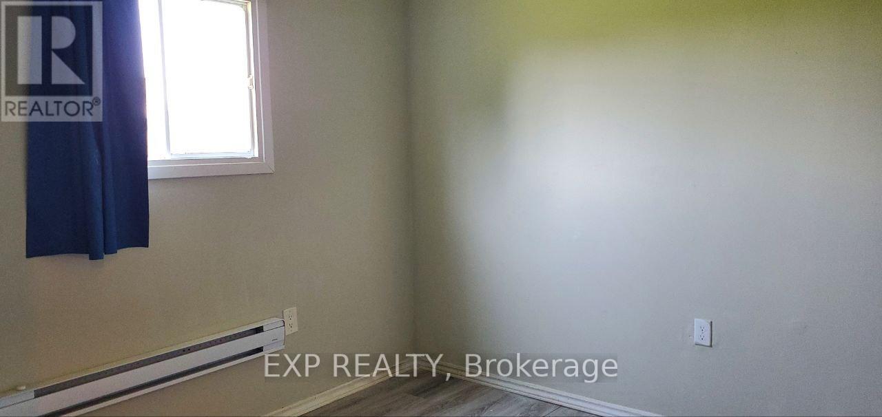 14 Elm Grove Avenue, Richmond Hill, Ontario  L4E 2T2 - Photo 10 - N12402449
