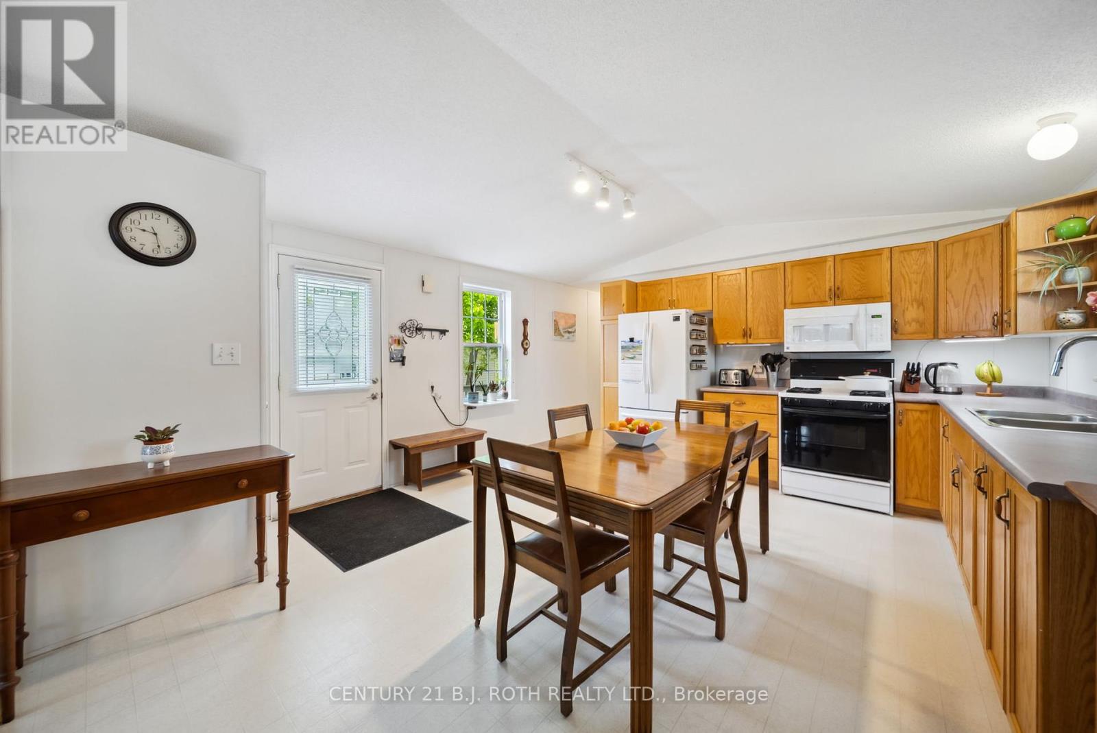 4117 Ash Crescent, Severn, Ontario  L3V 6H4 - Photo 3 - S12402455