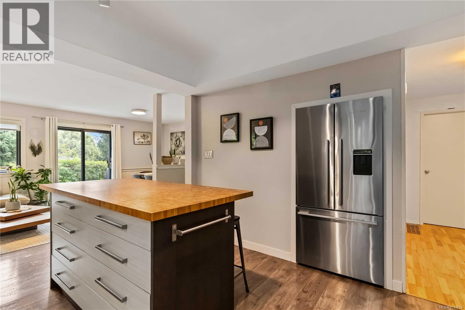 Property at 999 Londonderry Rd image 5