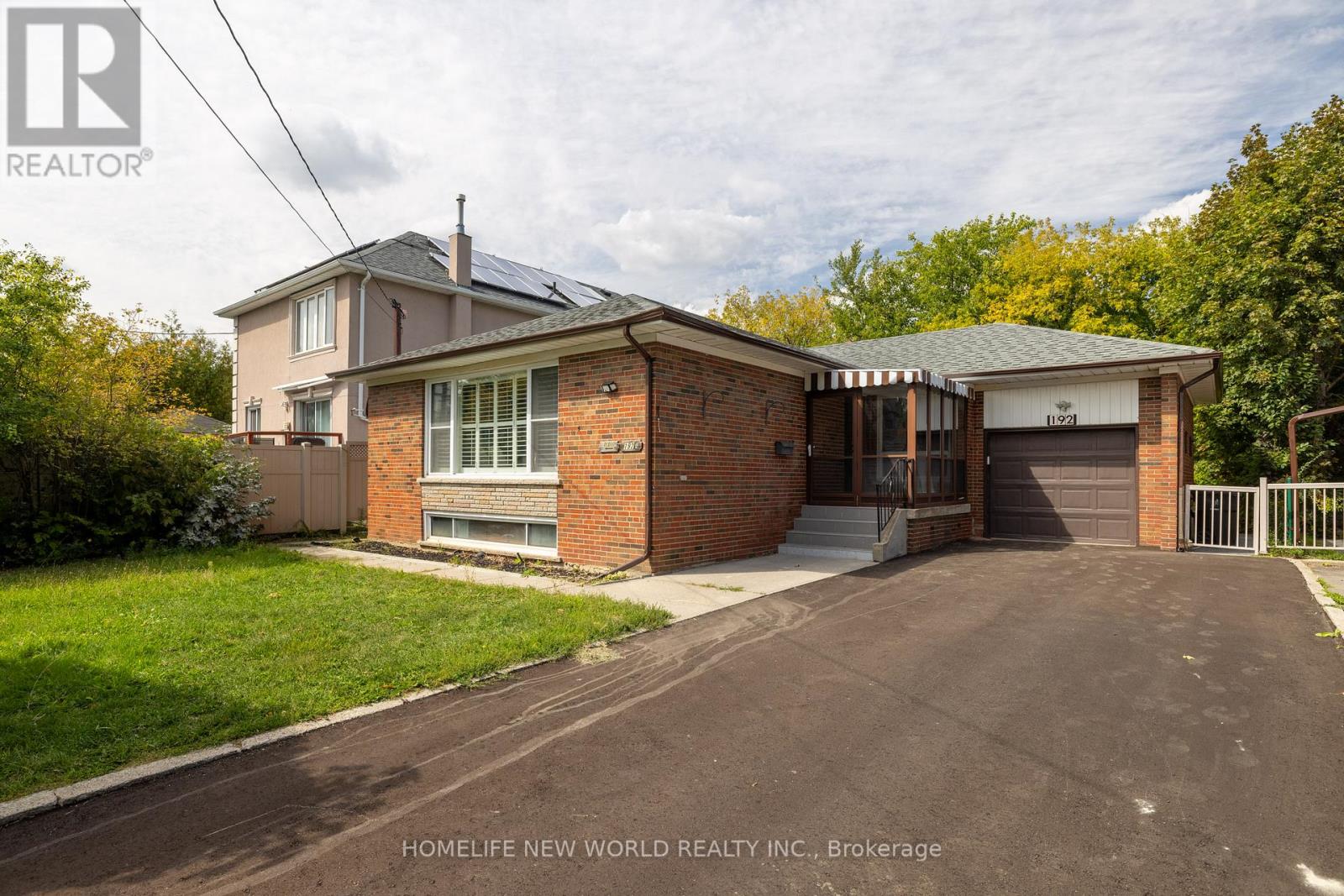 192 COMBE AVENUE, Toronto, Ontario