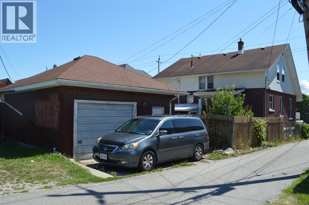 156 Giles Boulevard, Windsor, Ontario  N9A 4B9 - Photo 3 - 25023292